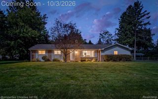 1311 Winchcombe Drive, Bloomfield Charter Township, MI 48304