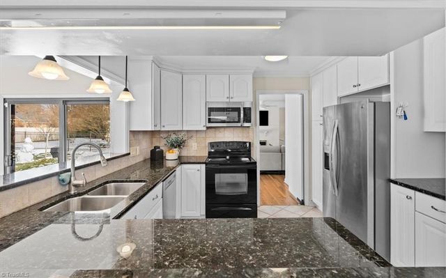 2912 W Cornwallis Drive, Greensboro, NC 27408