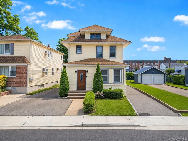 22 Devine Street, Lynbrook, NY 11563