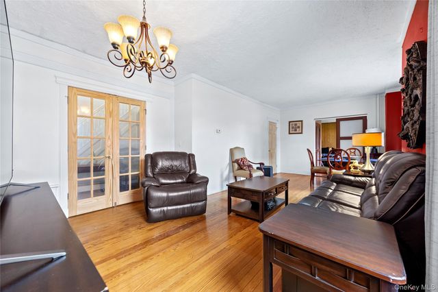 22 Devine Street, Lynbrook, NY 11563