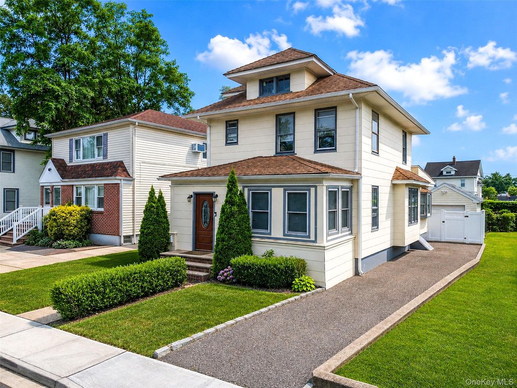22 Devine Street, Lynbrook, NY 11563