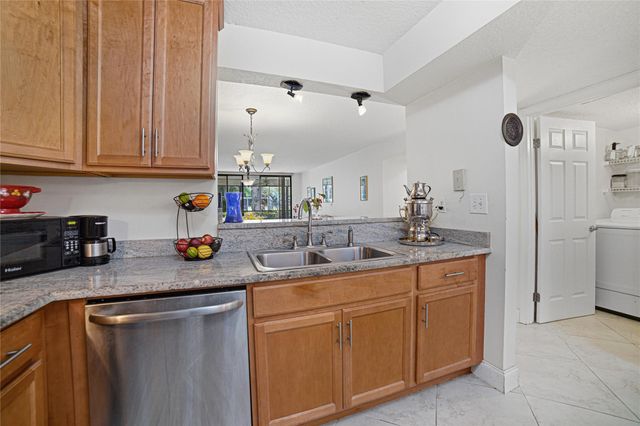 7653 NW 79th Avenue 114, Tamarac, FL 33321