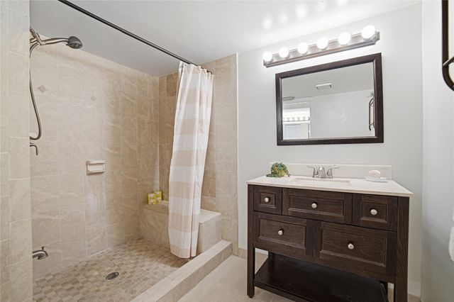 7653 NW 79th Avenue 114, Tamarac, FL 33321