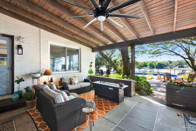 333 Edgewater Dr, Pensacola, FL 32507
