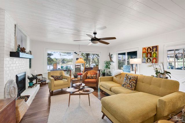 333 Edgewater Dr, Pensacola, FL 32507