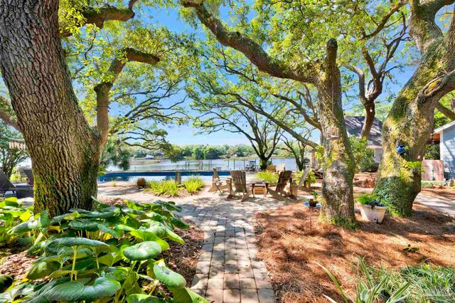 333 Edgewater Dr, Pensacola, FL 32507
