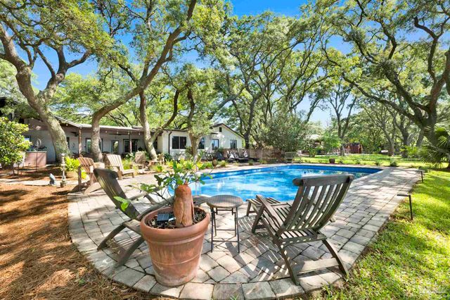 333 Edgewater Dr, Pensacola, FL 32507
