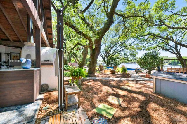333 Edgewater Dr, Pensacola, FL 32507