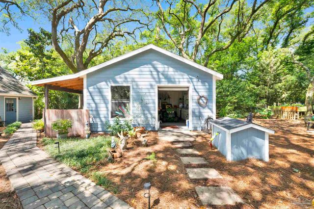 333 Edgewater Dr, Pensacola, FL 32507