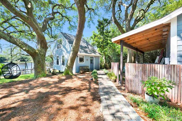 333 Edgewater Dr, Pensacola, FL 32507