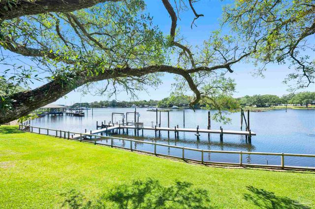 333 Edgewater Dr, Pensacola, FL 32507