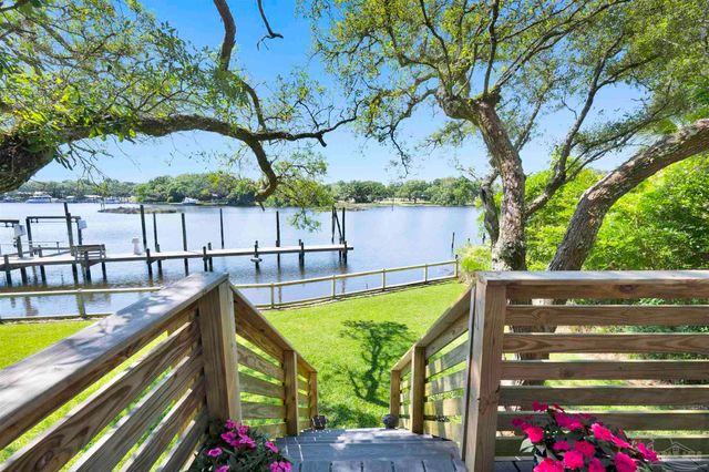 333 Edgewater Dr, Pensacola, FL 32507
