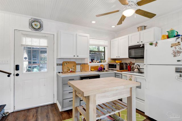 333 Edgewater Dr, Pensacola, FL 32507
