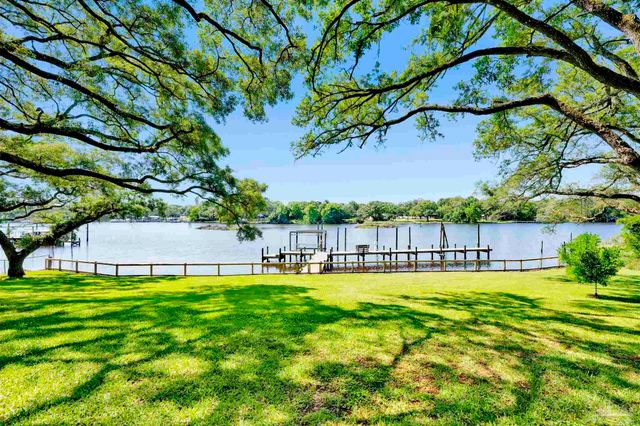 333 Edgewater Dr, Pensacola, FL 32507