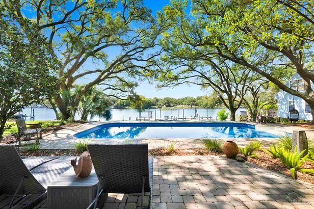 333 Edgewater Dr, Pensacola, FL 32507