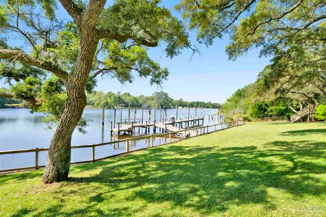 333 Edgewater Dr, Pensacola, FL 32507