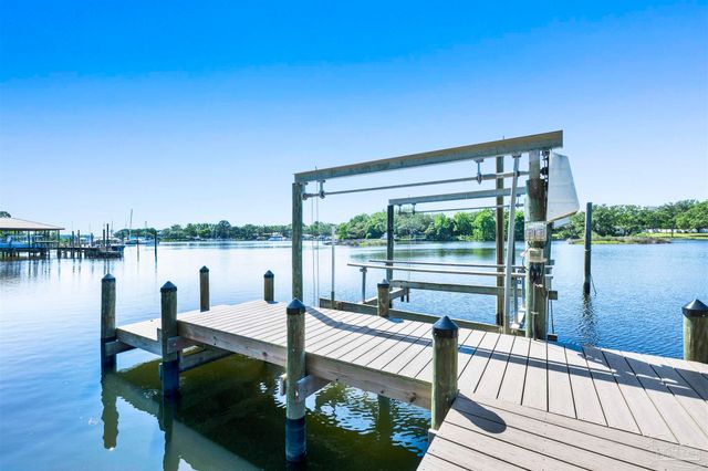 333 Edgewater Dr, Pensacola, FL 32507