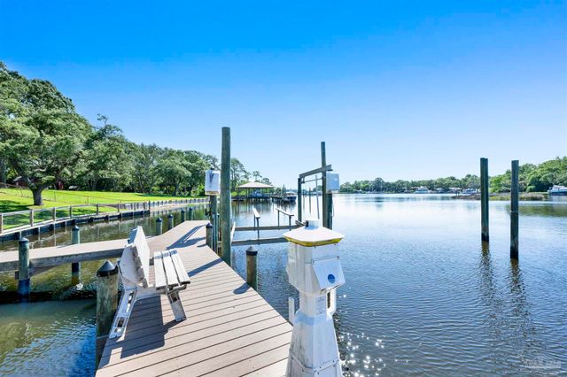 333 Edgewater Dr, Pensacola, FL 32507