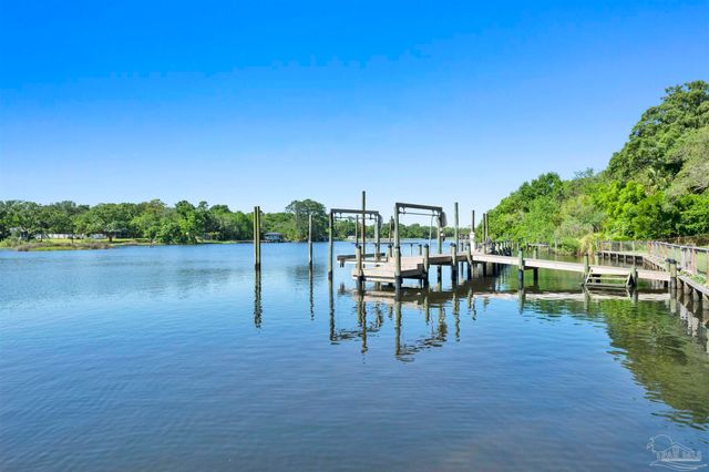 333 Edgewater Dr, Pensacola, FL 32507