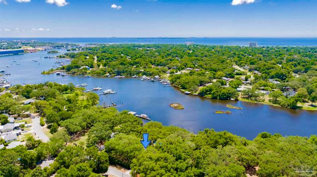 333 Edgewater Dr, Pensacola, FL 32507