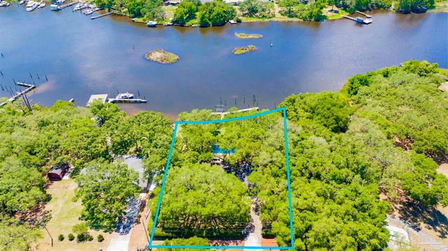 333 Edgewater Dr, Pensacola, FL 32507
