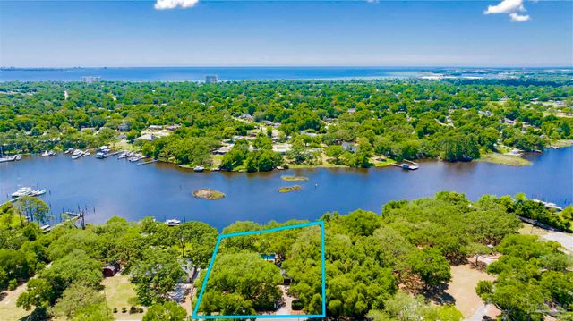 333 Edgewater Dr, Pensacola, FL 32507