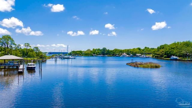 333 Edgewater Dr, Pensacola, FL 32507