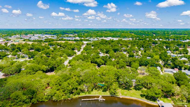 333 Edgewater Dr, Pensacola, FL 32507