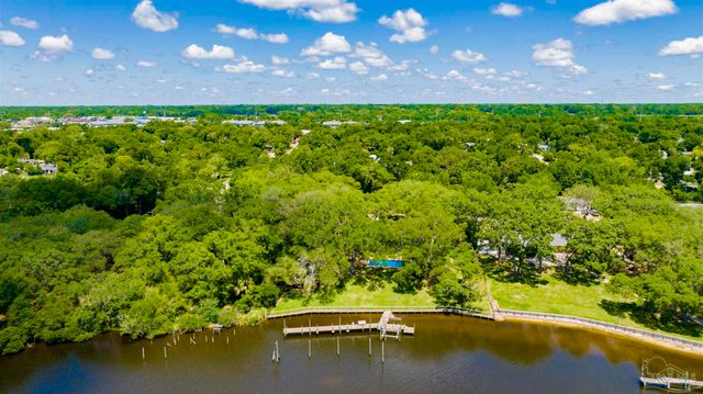 333 Edgewater Dr, Pensacola, FL 32507