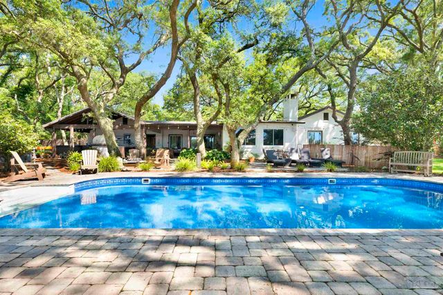 333 Edgewater Dr, Pensacola, FL 32507
