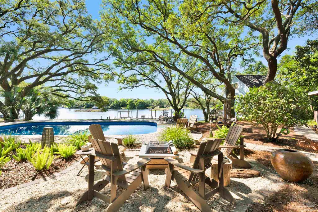 333 Edgewater Dr, Pensacola, FL 32507