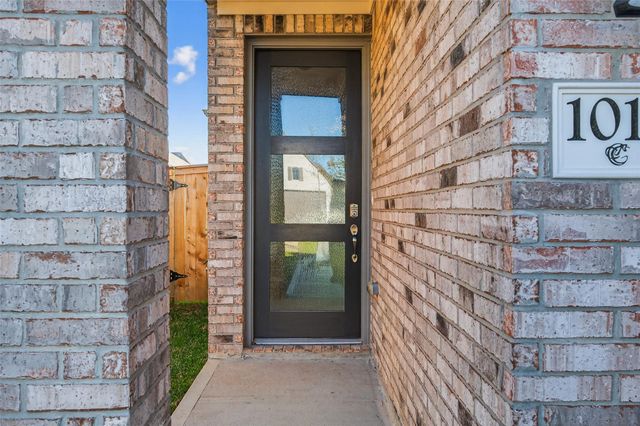 1011 Shoal Creek Trail, Conroe, TX 77304