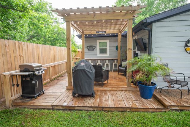 846 S Anderson Street, Angleton, TX 77515