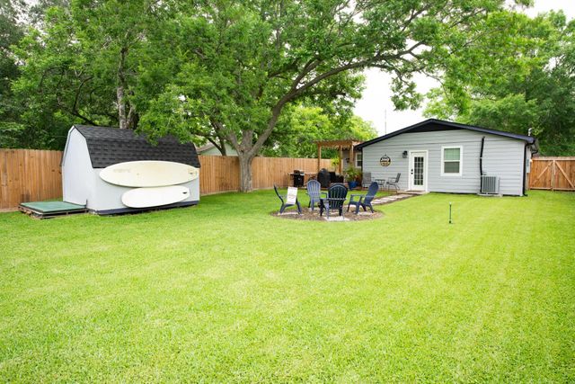 846 S Anderson Street, Angleton, TX 77515