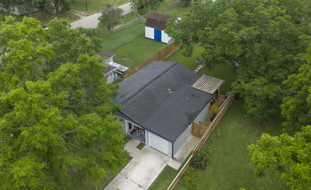 846 S Anderson Street, Angleton, TX 77515