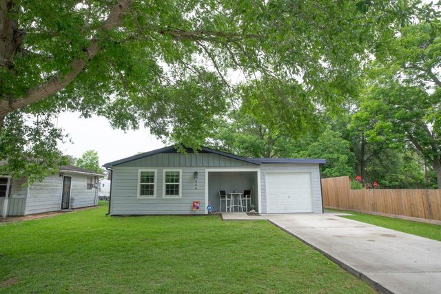 846 S Anderson Street, Angleton, TX 77515