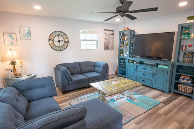 846 S Anderson Street, Angleton, TX 77515