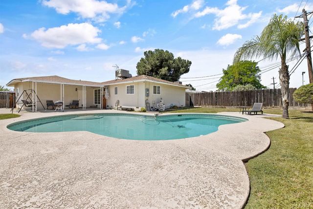 148 Faun Place, Lemoore, CA 93245