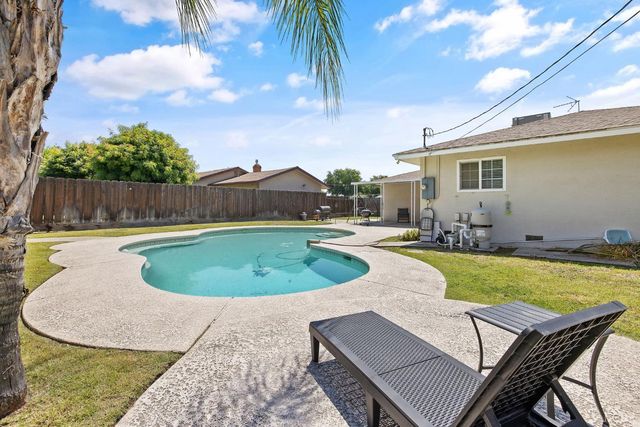 148 Faun Place, Lemoore, CA 93245