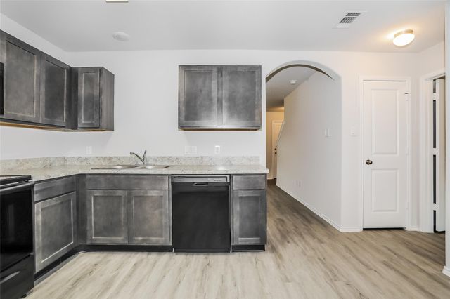 411 Brushback Drive, Huntsville, TX 77320