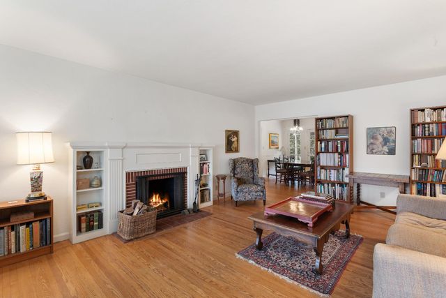 4651 Crestwood Way, Sacramento, CA 95822