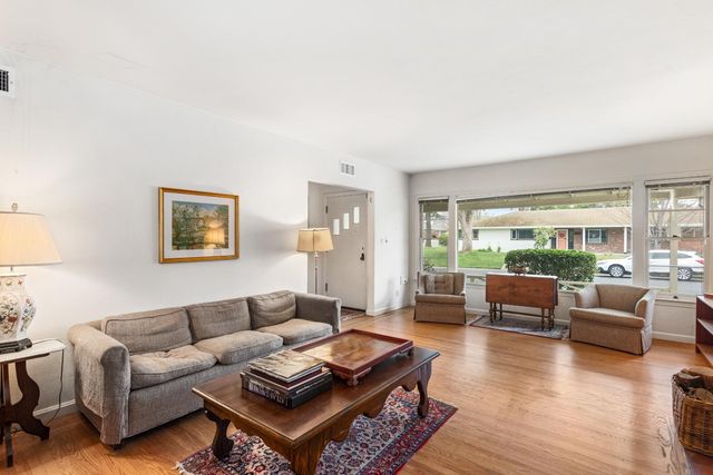 4651 Crestwood Way, Sacramento, CA 95822