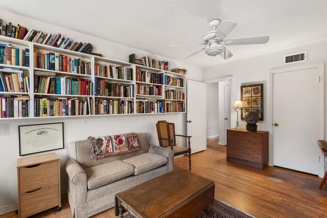 4651 Crestwood Way, Sacramento, CA 95822