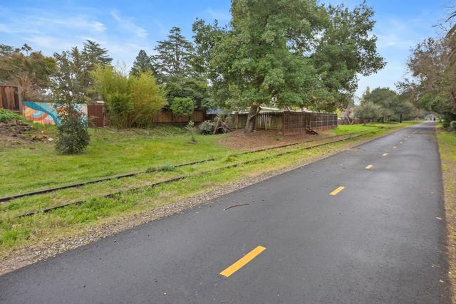4651 Crestwood Way, Sacramento, CA 95822