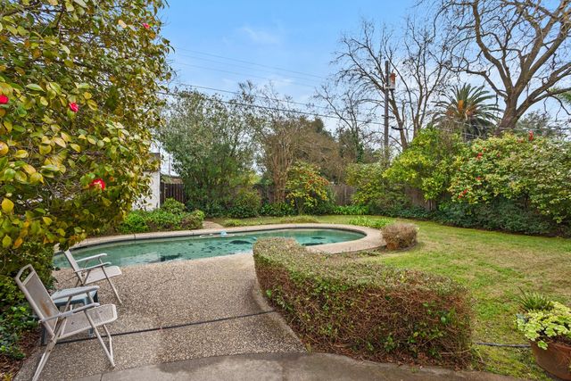 4651 Crestwood Way, Sacramento, CA 95822