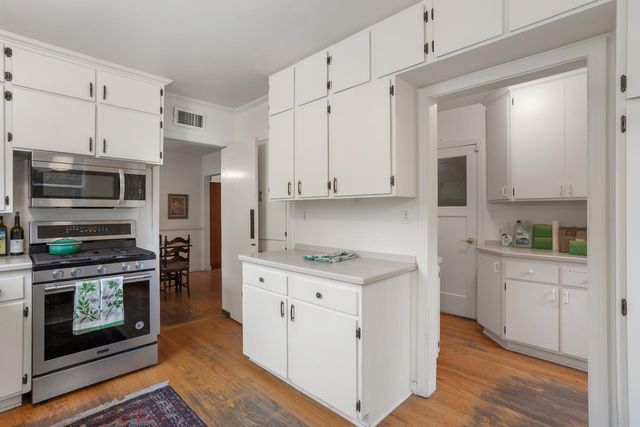 4651 Crestwood Way, Sacramento, CA 95822