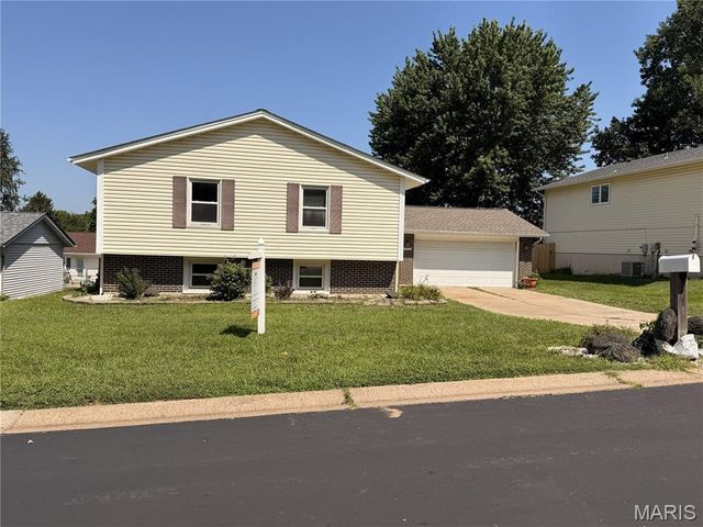 1515 Shadow Lane, St Charles, MO 63303