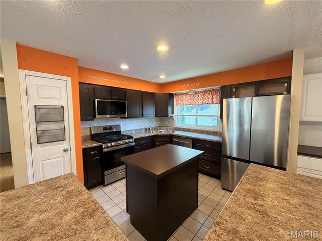 1515 Shadow Lane, St Charles, MO 63303