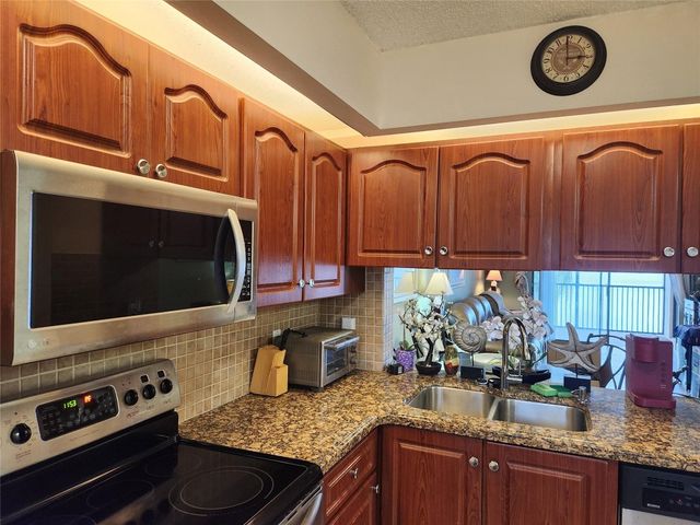 112 Lake Emerald Drive 208, Oakland Park, FL 33309