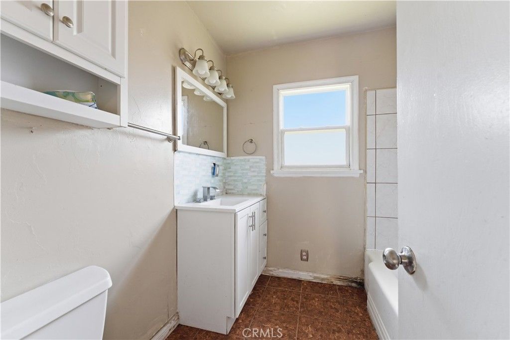 Image 13 of property listing at 13709 Daphne Avenue, Gardena, CA 90249